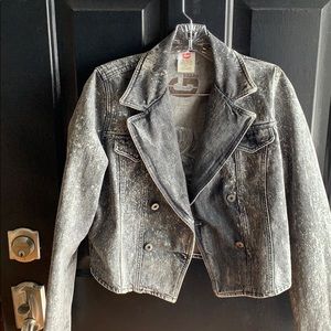 Vintage Acid Washed Denim Jacket! 🖤